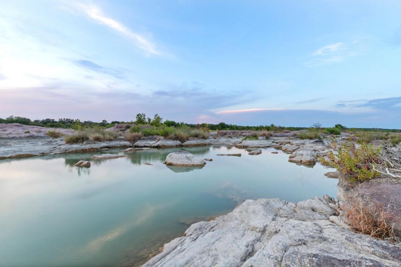 Lazo House - Riverfront With Overlooking Llano River Экстерьер фото